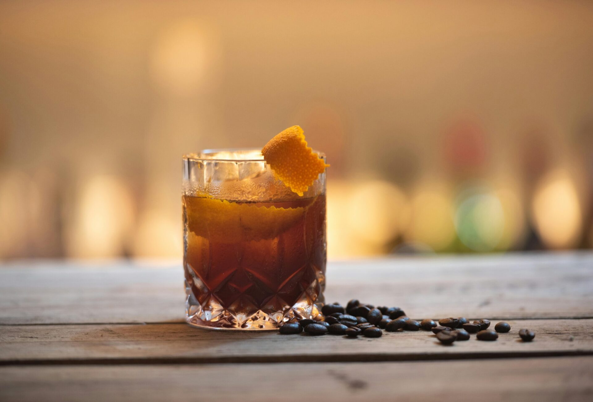 Cocktail mit Orangenschale